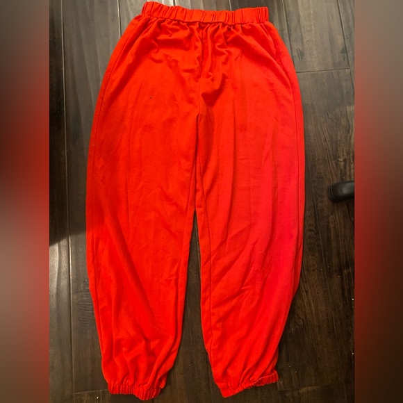 Red sweatpants and dark grey sweatpants - Picture 1 of 4